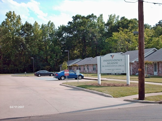 Independence Meadows in Ruston, LA - Building Photo