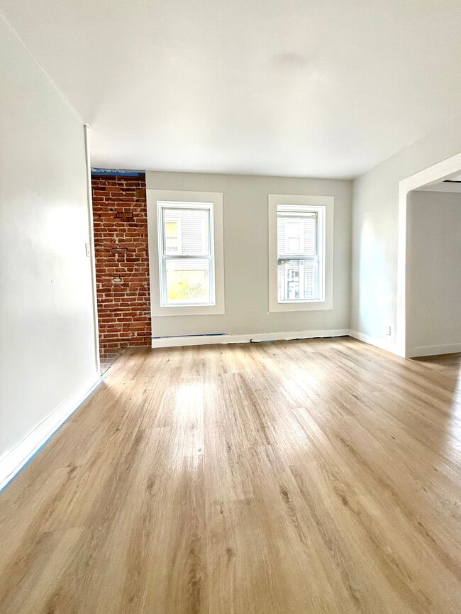 189 Daly Ave, Unit First Floor - 3 BR in New Britain, CT - Building Photo - Building Photo