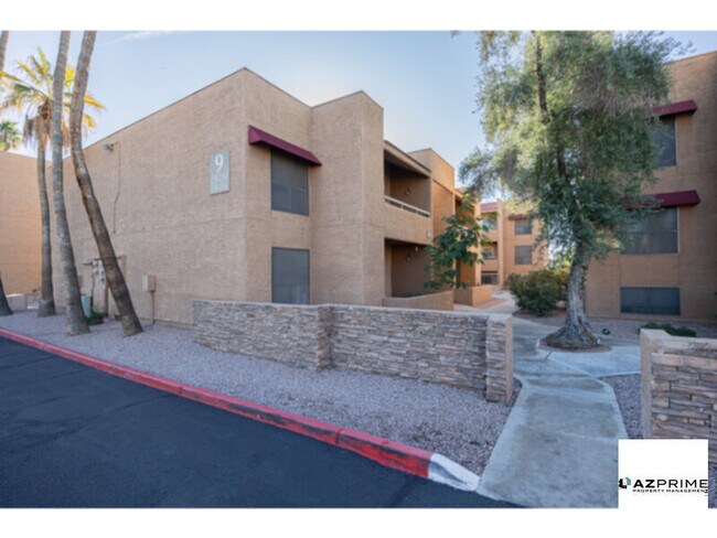 2625 E Indian School Rd in Phoenix, AZ - Building Photo - Building Photo