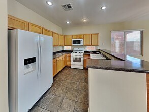 7208 Rolling Shore Ct in Las Vegas, NV - Building Photo - Building Photo
