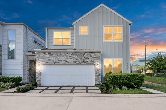 8821 Hollister Pine Ct in Houston, TX - Foto de edificio - Building Photo