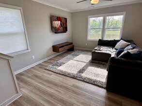721 Scarsdale Ln in Danville, IN - Foto de edificio - Building Photo