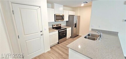 9455 Calm Strm Ave in Las Vegas, NV - Building Photo - Building Photo