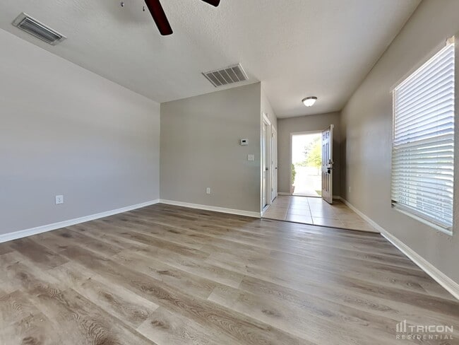 14416 Scottburgh Glen Dr in Wimauma, FL - Building Photo - Building Photo