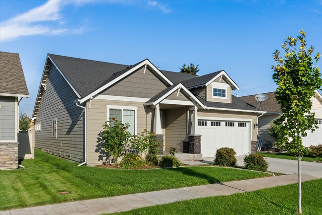 8013 N Hibiscus Ln in Coeur d'Alene, ID - Building Photo - Building Photo