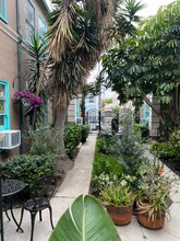 326-332 N Gardner St in Los Angeles, CA - Foto de edificio - Building Photo