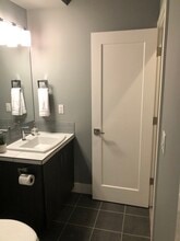 10406 SW 46th Pl, Unit 1 in Portland, OR - Building Photo - Building Photo