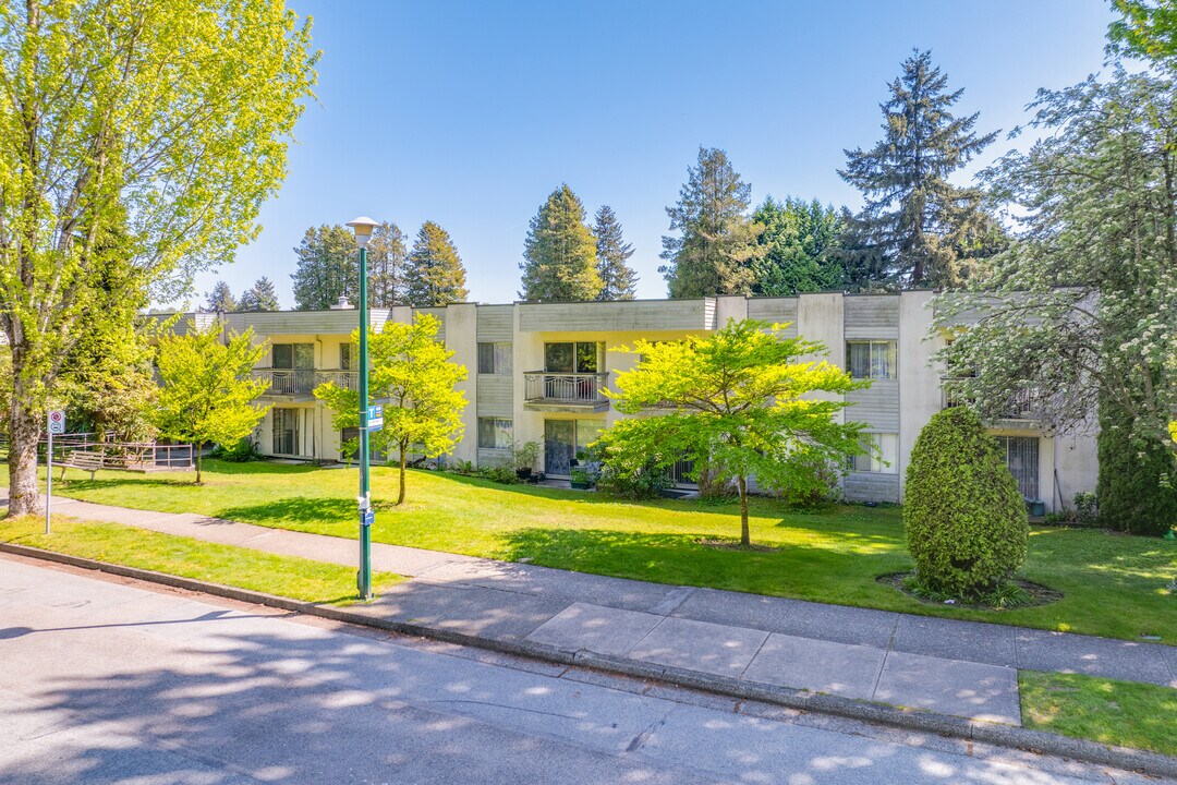 Kopernik Lodge in Vancouver, BC - Building Photo