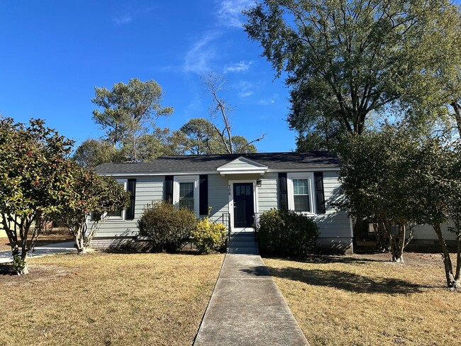 property at 706 S Bonham Rd