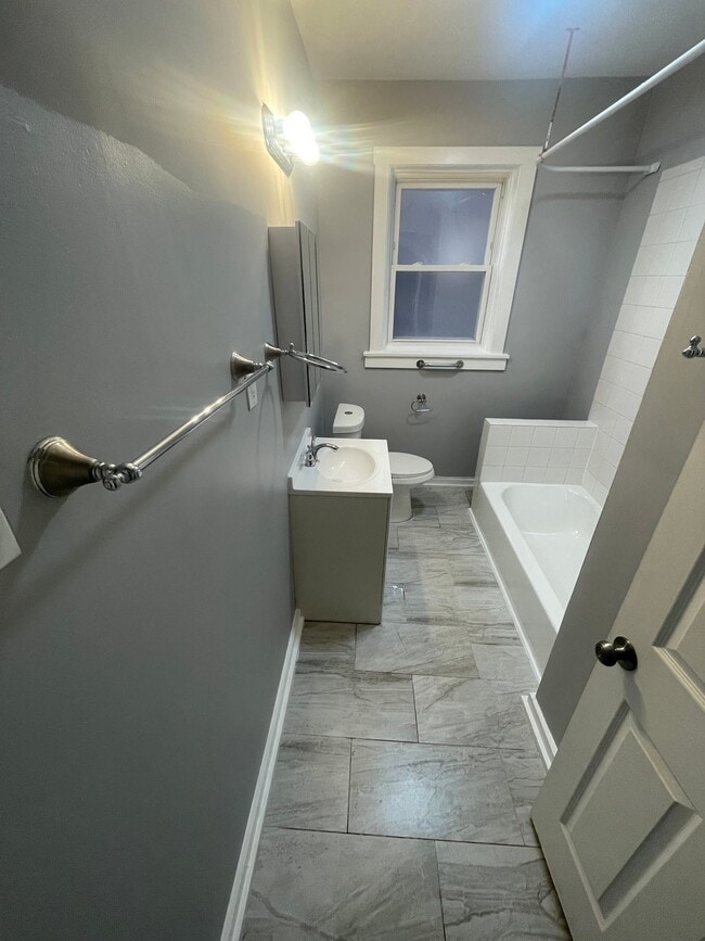 2118 E 80th St, Unit 1 in Chicago, IL - Building Photo - Building Photo