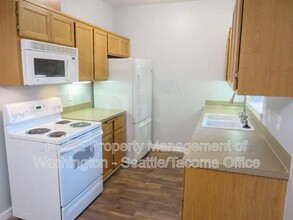 617 7th St SE in Puyallup, WA - Building Photo - Building Photo