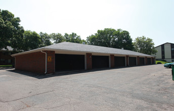 Williamsburg Apartments in Hudson, WI - Building Photo - Building Photo