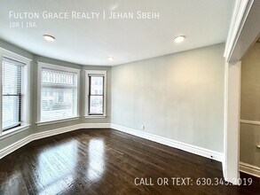 910 W Addison St, Unit Unit #1F in Chicago, IL - Foto de edificio - Building Photo