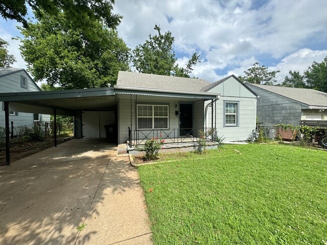 property at 815 N Gary Pl