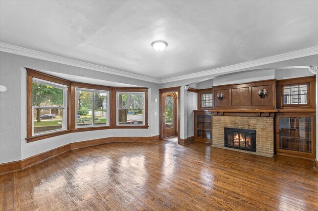 1806 E Newberry Blvd in Milwaukee, WI - Building Photo - Building Photo