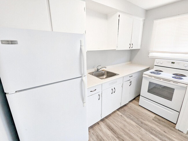 Uptown Apartments in New Westminster, BC - Building Photo - Building Photo