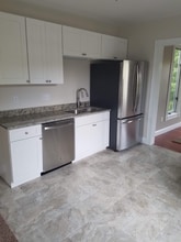 127 Bartlett St, Unit 127 Bartlett St in Portsmouth, NH - Building Photo - Building Photo