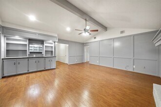 523 S Rivershire Dr, Unit 5509 in Conroe, TX - Foto de edificio - Building Photo