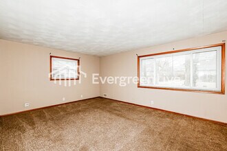 5941 Winston Dr in Indianapolis, IN - Foto de edificio - Building Photo