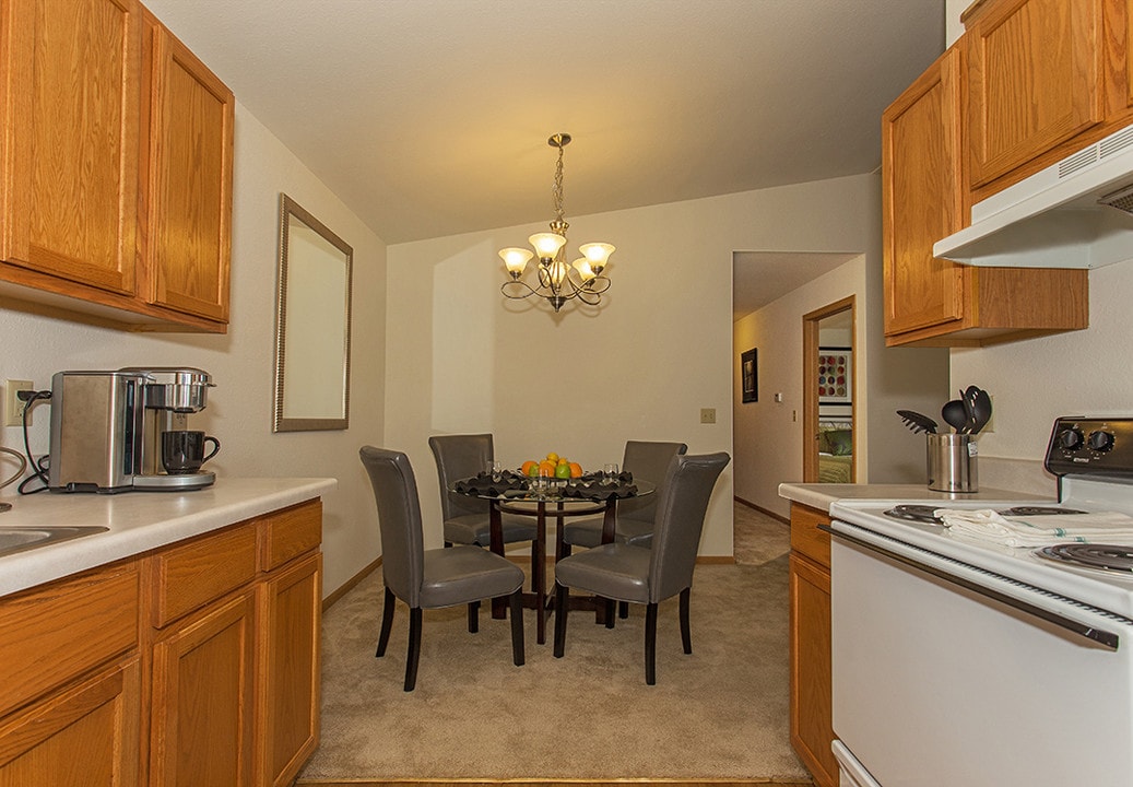 Courtyard Junction Apartments in Kenosha, WI - Foto de edificio