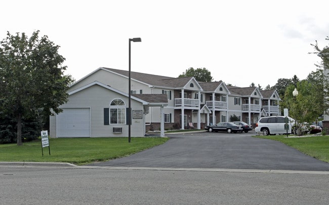 North Pointe Village in Fort Atkinson, WI - Foto de edificio - Building Photo