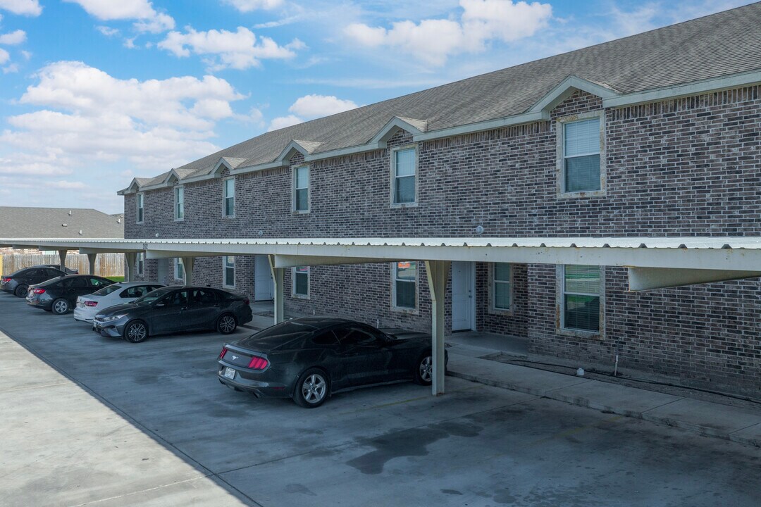 2502 E Franklin Ave in Alton, TX - Building Photo