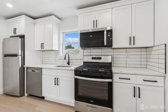 318 Seaman St in New Brunswick, NJ - Building Photo - Building Photo