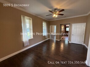 9809 S Broadway in St. Louis, MO - Building Photo - Building Photo