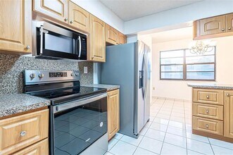 1470 W 41st St in Hialeah, FL - Building Photo - Building Photo