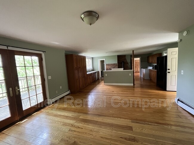 121 Bay Rd in Hadley, MA - Building Photo - Building Photo