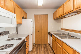 Ithica Heights Apartments in Bismarck, ND - Building Photo - Building Photo