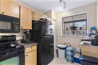 2073 Skimmer Ct in Clearwater, FL - Building Photo - Building Photo