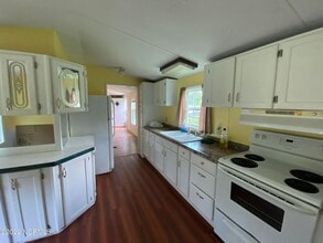 818 Airport Rd in New Bern, NC - Building Photo - Building Photo