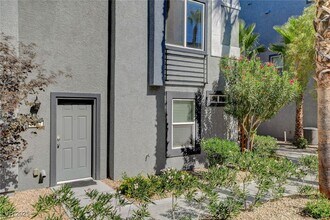 9050 W Tropicana Ave in Las Vegas, NV - Building Photo - Building Photo