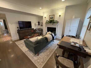 1404 Beacon St, Unit 3 in Brookline, MA - Foto de edificio - Building Photo