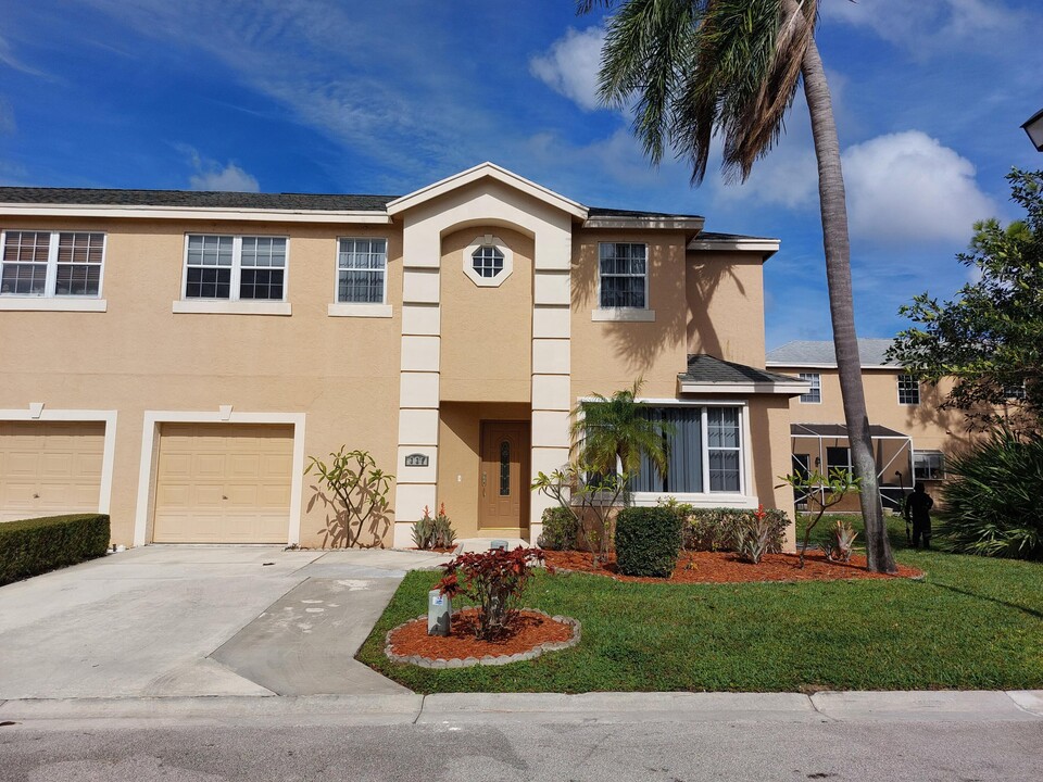 331 Oak Crest Terrace in Jupiter, FL - Building Photo