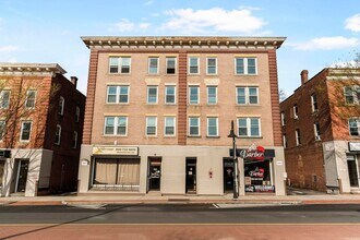 431-431 N Main St, Unit 8 in Bristol, CT - Building Photo - Building Photo