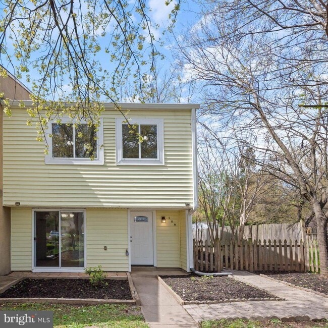 759 Palmer Dr in Herndon, VA - Building Photo - Building Photo