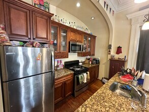 135 Hillside St, Unit 2 in Boston, MA - Foto de edificio - Building Photo