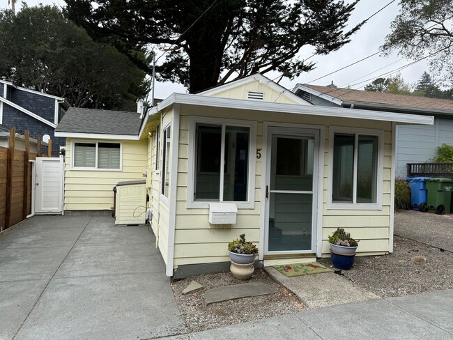 property at 5 Mesa Ave