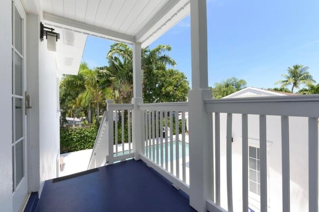 123 N Palmway, Unit Guest House