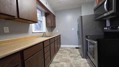 530 Fleming Rd in Cincinnati, OH - Foto de edificio - Building Photo