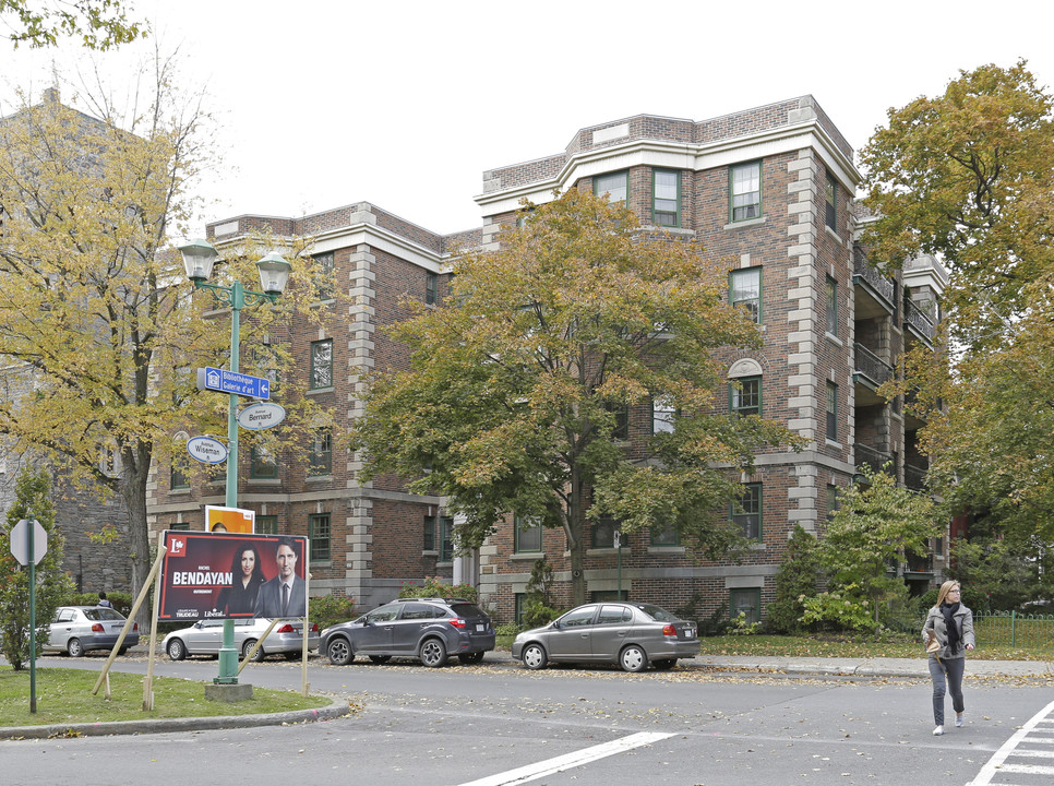 1425 Bernard in Montréal, QC - Building Photo