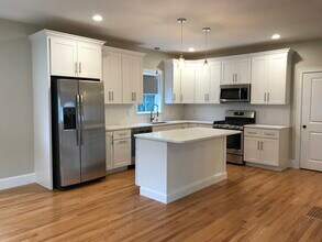 33 Melbourne Ave in Newton, MA - Building Photo - Building Photo