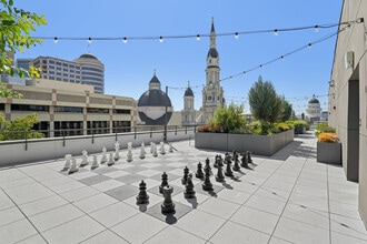 Envoy in Sacramento, CA - Foto de edificio - Building Photo