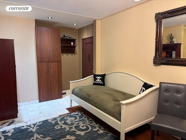 325 E 77th St in New York, NY - Building Photo - Building Photo