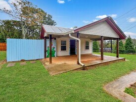 2110 Broadway Pl in Gainesville, GA - Building Photo