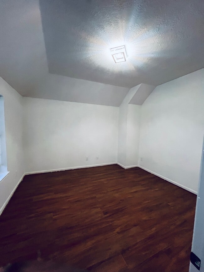 property at 2206 Laurel Oak Dr