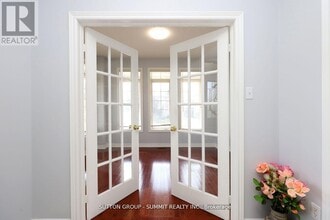 1087 Abbott St in Milton, ON - Building Photo - Building Photo