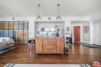 460 S Spring St in Los Angeles, CA - Building Photo - Building Photo
